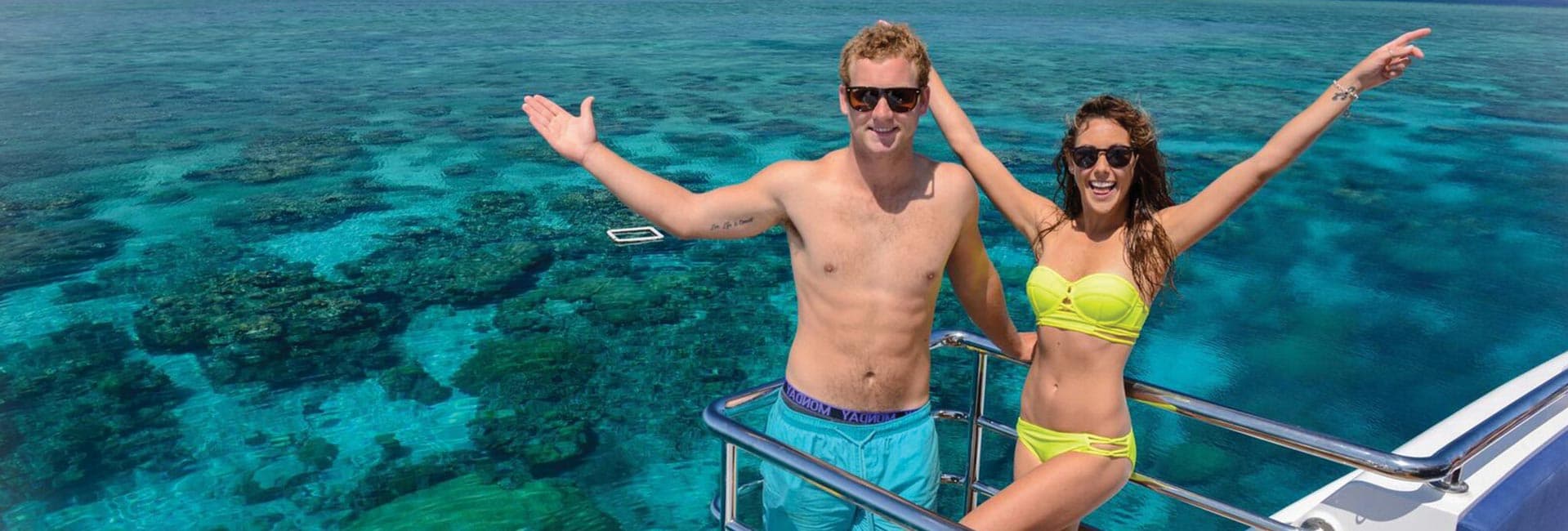 Happy guests waving from Evolution